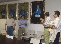 El retrato de Luis Corral se incorpora a la galera de decanos de la Facultad de Ciencias