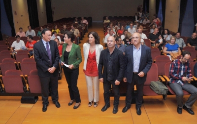 A la izquierda José Carlos Gómez y Mª Luisa Ceballos con representantes de la Diputación y UCOidiomas