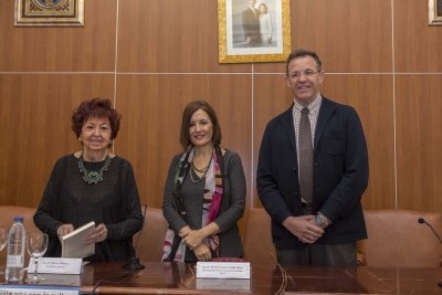 De izquierda a derecha, Marisa Mestres, Mª Carmen Liñán y Eulalio Fernández.