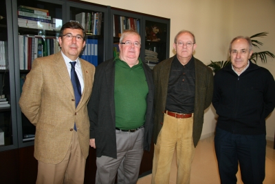 El vicerrector de Política Científica, Enrique Aguilar (el segundo por la izda.) con los integrantes del jurado Rafael Beltrán, Agustín Zapata y  Miguel A. Losada.