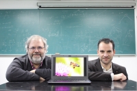 Sebastián Ventura y Carlos García Martínez, en el laboratorio de su grupo de investigación