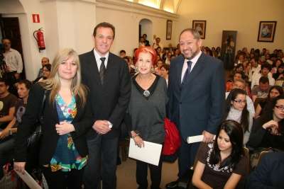 De izda. a dcha., Mar Arteaga, Eulalio Fernández, Rosa Mª Calaf y Manuel Torralbo, minutos antes de la conferencia.