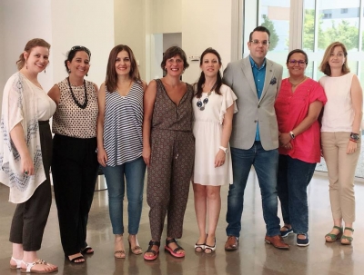 profesoras de UCOidiomas con Joaquín Trapero y la jefa de Estudios, Loly Díaz.