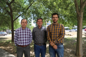 De izquierda a derecha, los investigadores de DAUCO Emilio Camacho, Juan Antonio Rodríguez y Rafael González 